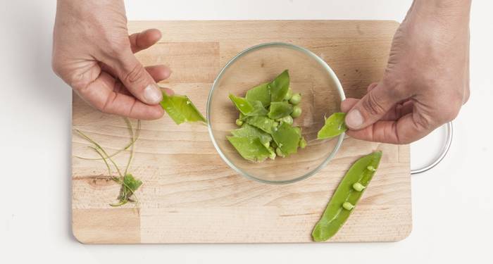 Aprovechar las vainas de los guisantes.