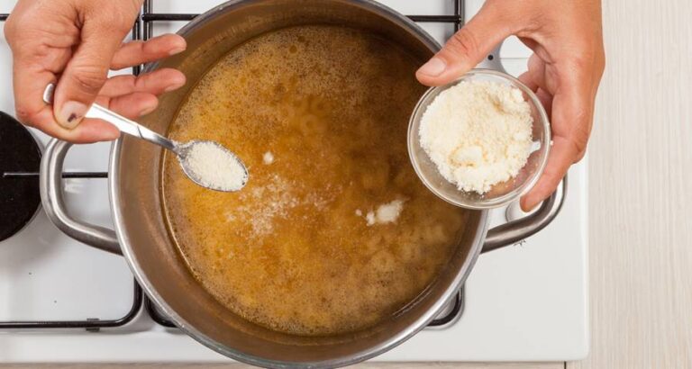 Para conseguir una sopa con más sabor te recomendamos añadir un poquito de queso rallado.