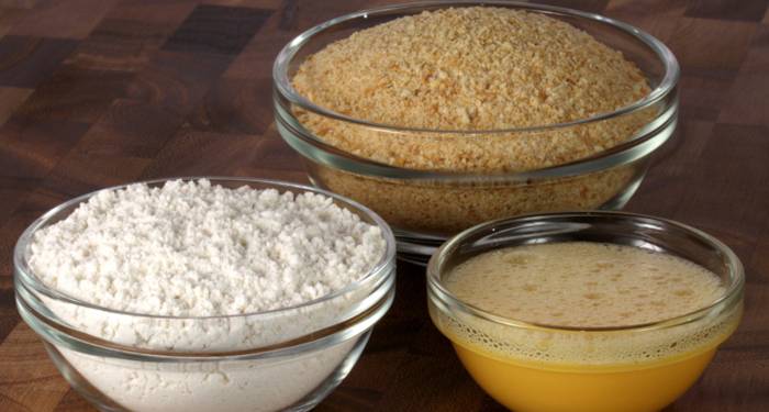 Si quieres que tus rebozados estén súper crujientes tritura avellanas y kikos y mézclalos con el pan rallado.