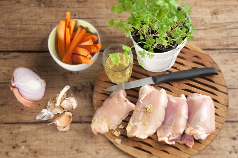 Para darle un poco más de sabor y color a esta receta puedes añadirle unas lascas de queso, un poco de cebolla o unas hojas de canónigos.