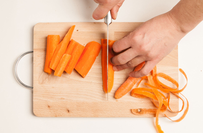 Recupera las pieles de la zanahoria