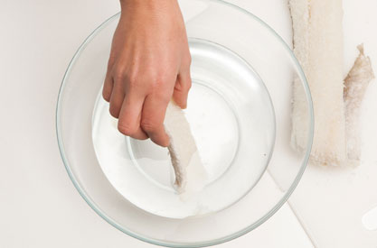 &nbsp; aunque puedes comprar el bacalao desalado si no sabes cuándo lo vas a cocinar puedes desalarlo en casa.