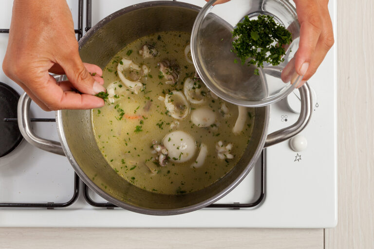 Si quieres potenciar el aroma del plato, añade un poco de perejil picado justo al final de la cocción.