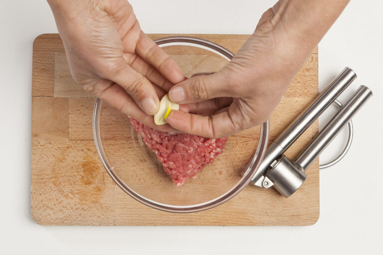 Elimina el corazón del ajo