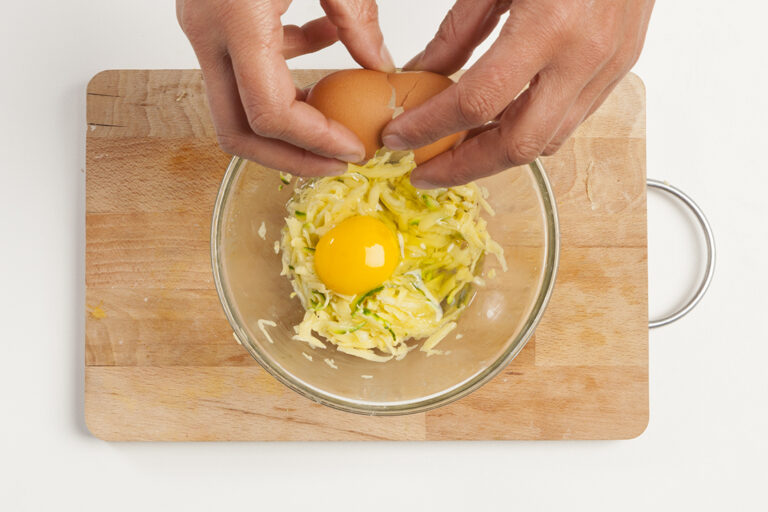 Mezcla el huevo entero