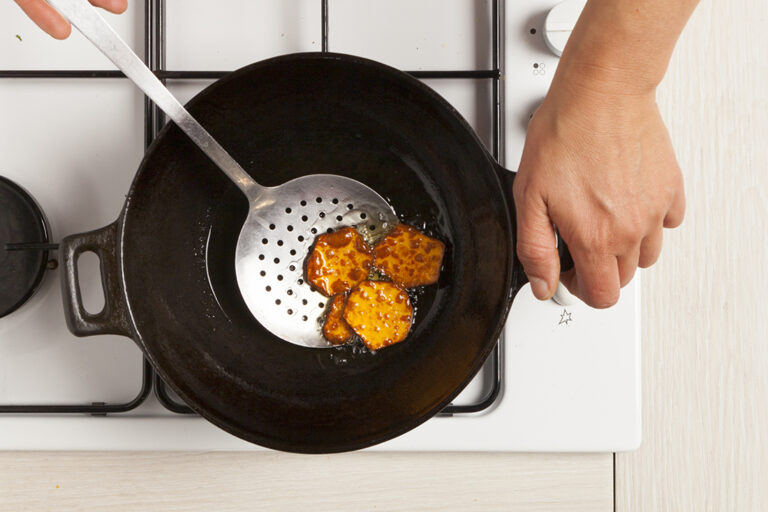 &nbsp; a la hora de freír las patatas dulces hazlo sobre todo en abundante aceite de oliva virgen extra.