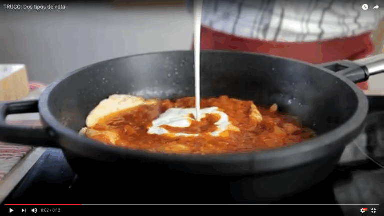 Hay dos tipos de nata: una sirve únicamente para cocinar con un 18% de materia grasa y la segunda tanto para cocinar como para montar con un 35% de materia grasa, ¡la elección es tuya!