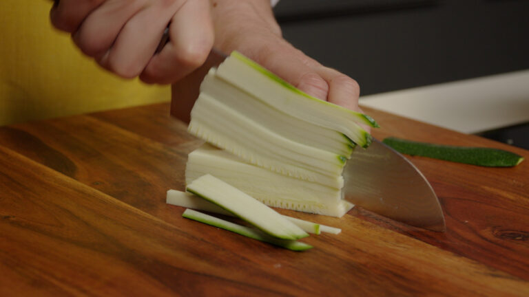 ¿quieres darle un toque crujiente a tu crema de calabacín?