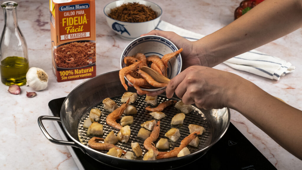 Sofriendo los ingredientes base